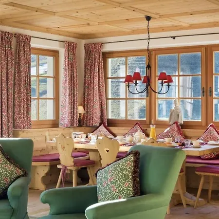 Lovely With 3 Bedrooms *